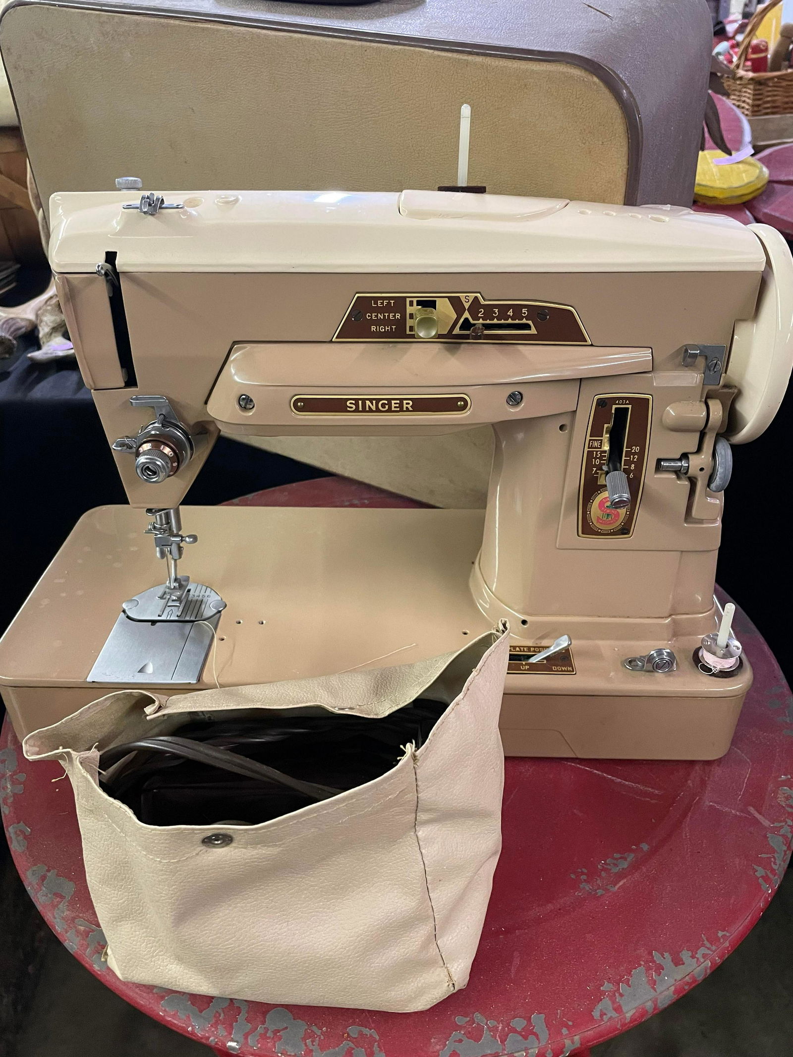 Vintage Singer Sewing Machine: Vintage Singer Sewing Machine