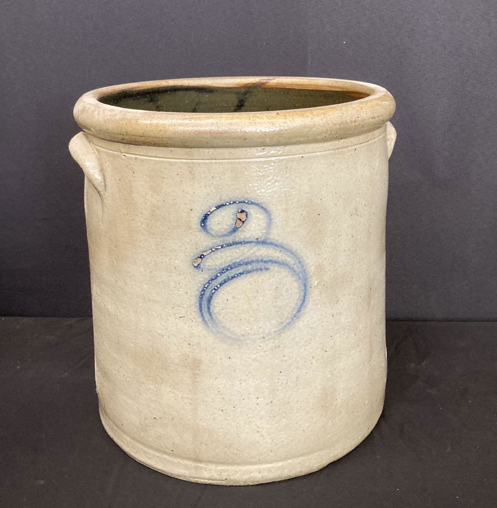 Early Blue Decorated Stoneware Crock With Beehive Design (11"x10") (1 of 2)