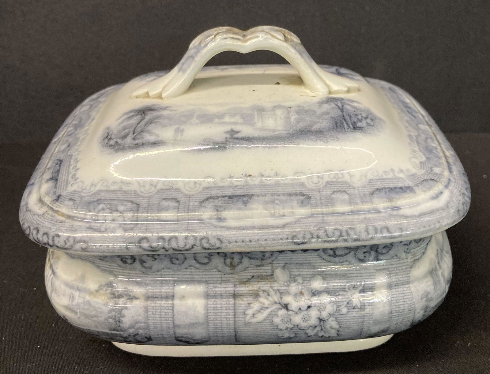Early Blue And White Transferware Covered Dish (4"x6") (1 of 3)