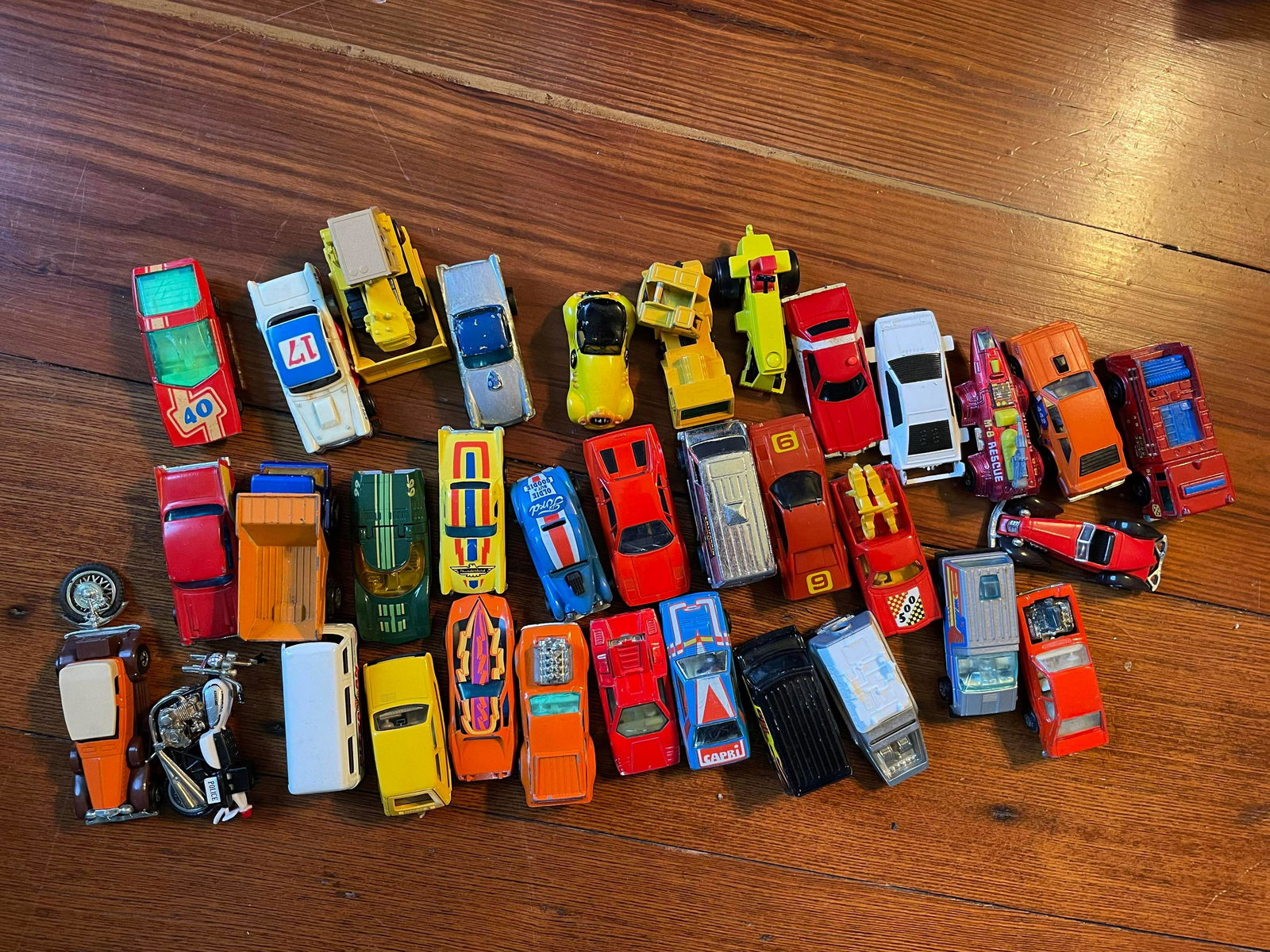 Collection Of Assorted Hotwheels/Matchbox Cars: Collection Of Assorted Hotwheels/Matchbox Cars