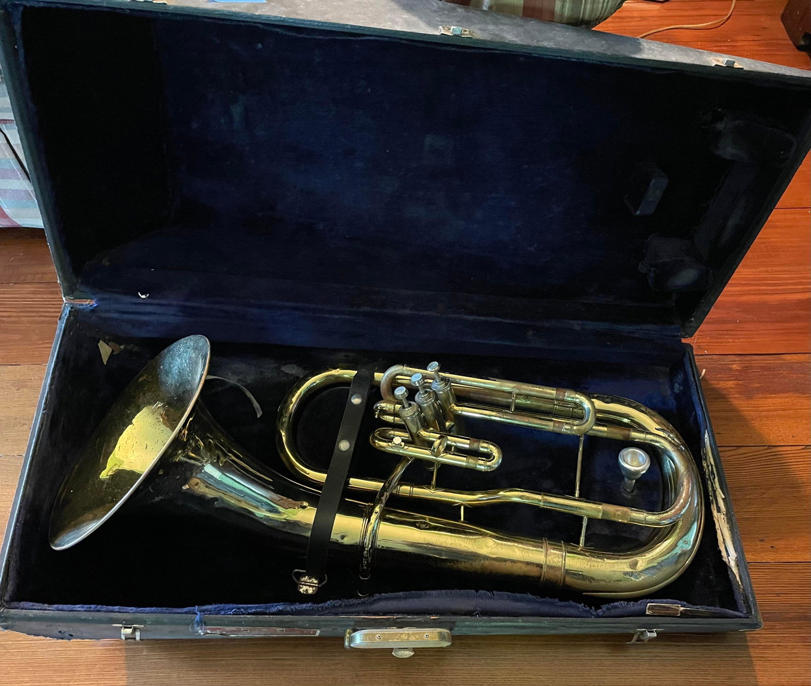 Baritone Euphonium 3 Valves By C. G. Conn Elkhart, Indiana Serial No. K43665 With Case And No. 8: Baritone Euphonium 3 Valves By C. G. Conn Elkhart, Indiana Serial No. K43665 With Case And No. 8 Besson Mouthpiece Made In England Case Is 33.5" L