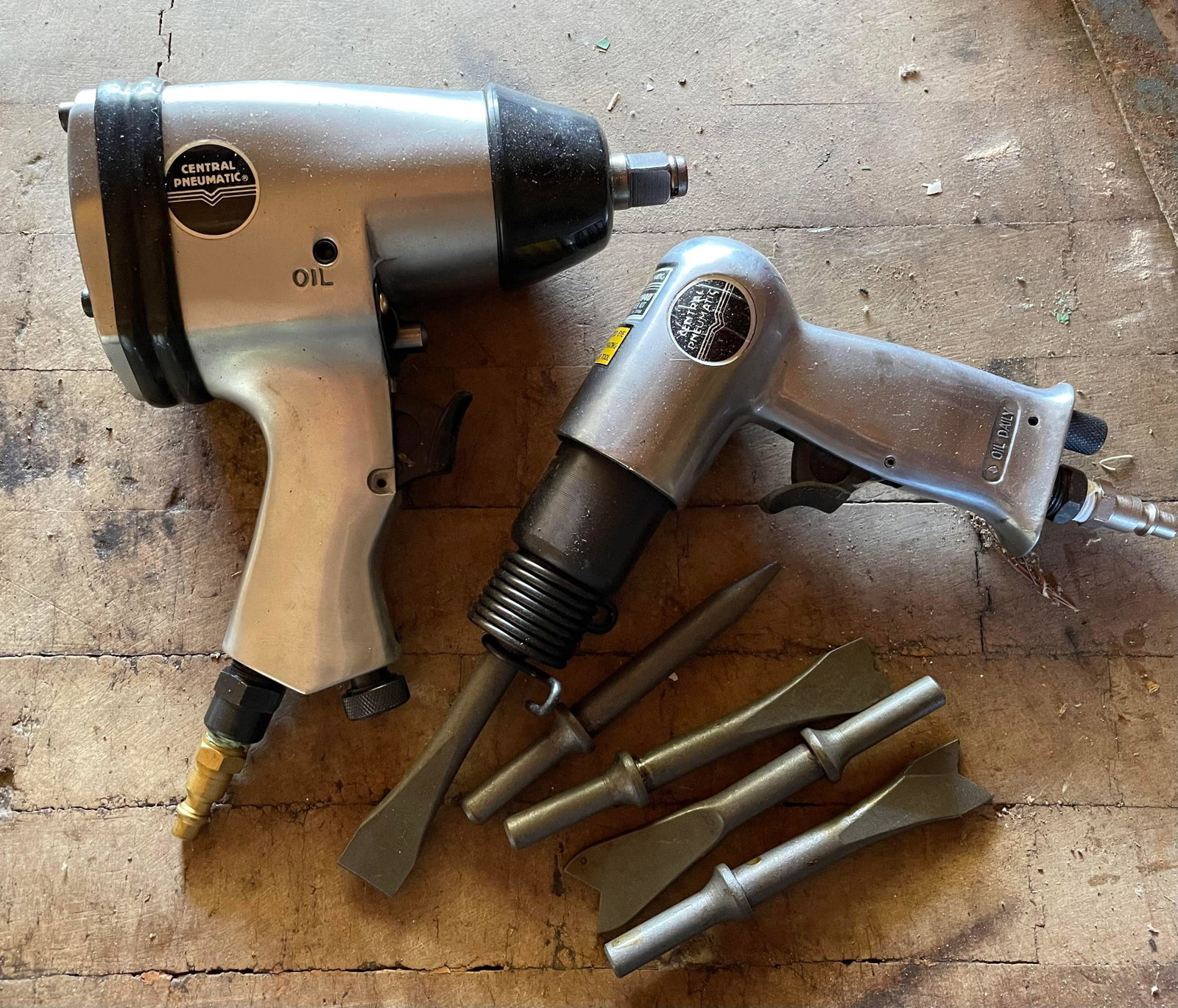 Air-Impact Driver And Air-Chisel With Assorted Bits: Air-Impact Driver And Air-Chisel With Assorted Bits