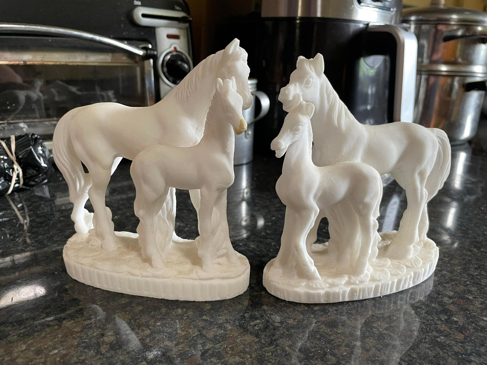 Pair Of Italian Porcelain/Porcelain Style Horse Bookends 5"w: Pair Of Italian Porcelain/Porcelain Style Horse Bookends 5"w