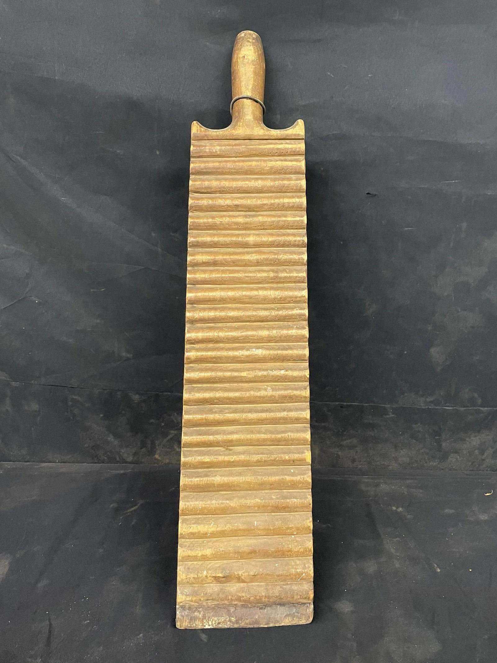 Early Primitive Washboard With Handle And Carved Star Design (1 of 4)