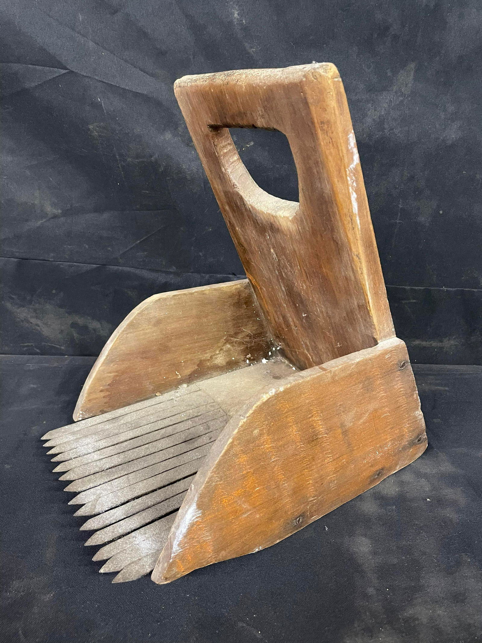 Primitive Cranberry Scoop Harvesting Tool (1 of 3)