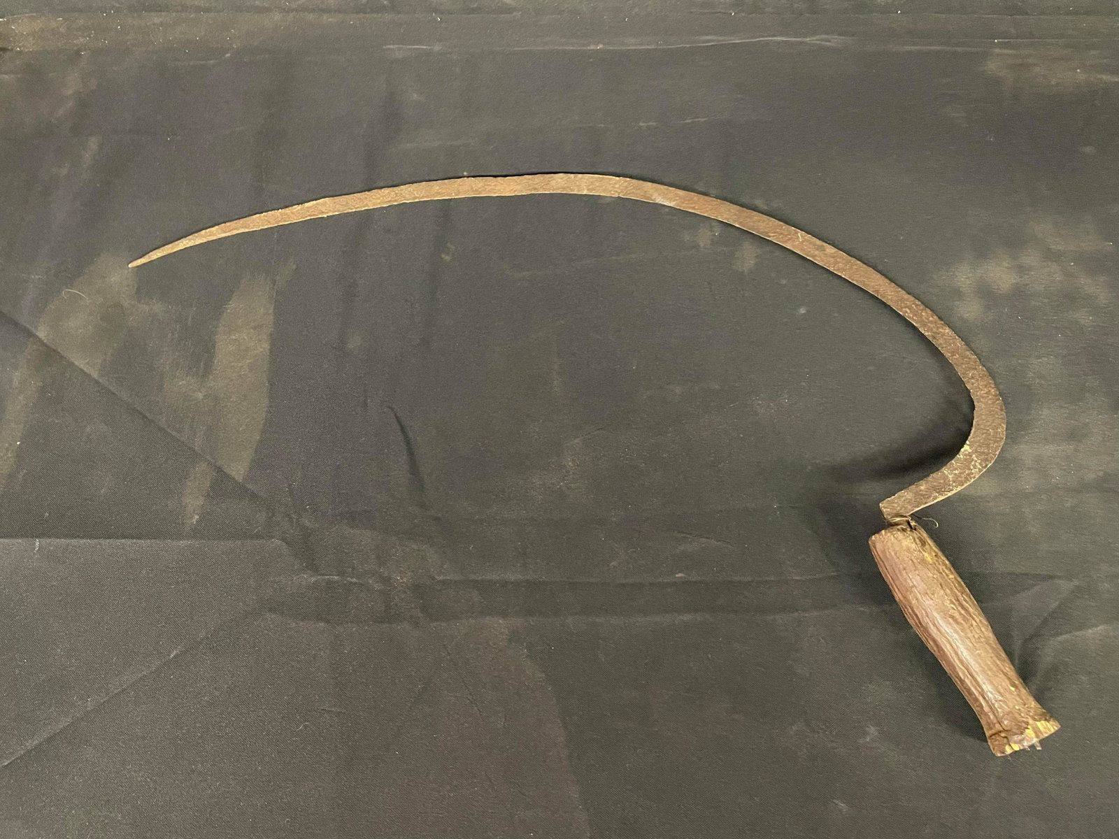 Large Hand Forged Blade Sickle Tool Primitive Agricultural Reaping Tool: Large Hand Forged Blade Sickle Tool Primitive Agricultural Reaping Tool