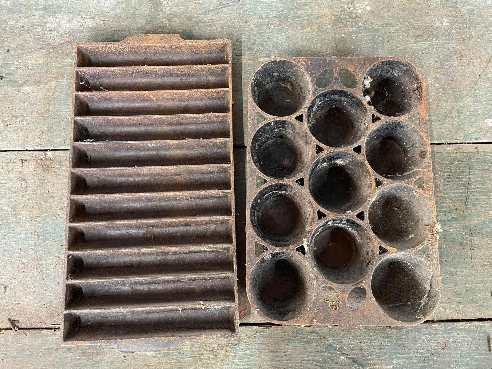 Griswold Cast Iron Pan And Wagner Corn Stick (1 of 4)