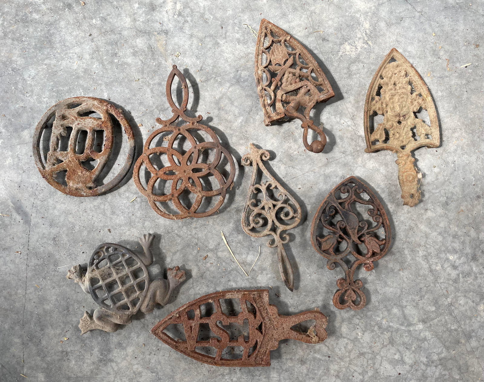 Cast Iron Trivets: Cast Iron Trivets