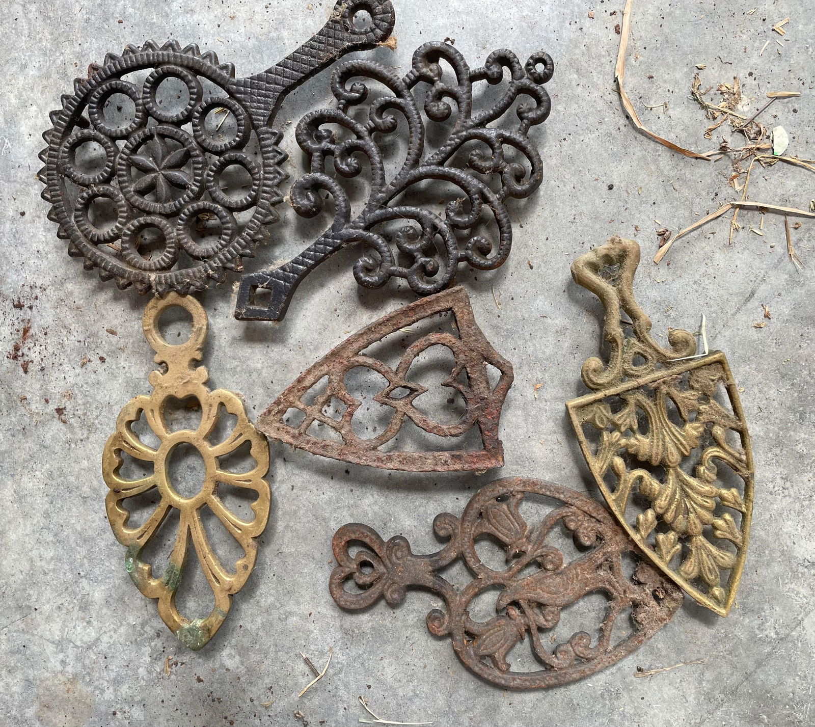 Cast Iron Trivets: Cast Iron Trivets