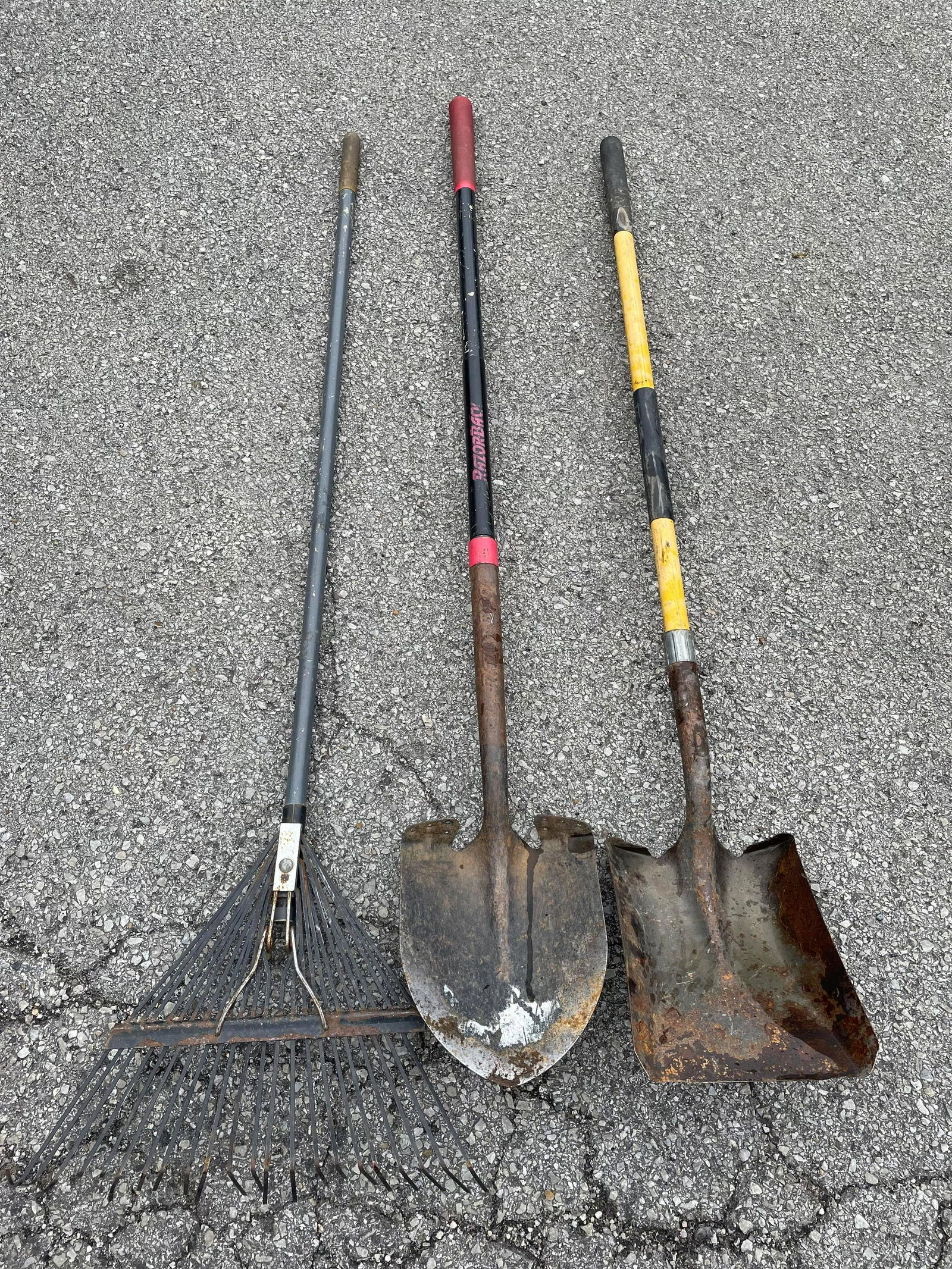 Trio Of Yard Tools Including Razorback Shovel (1 of 1)