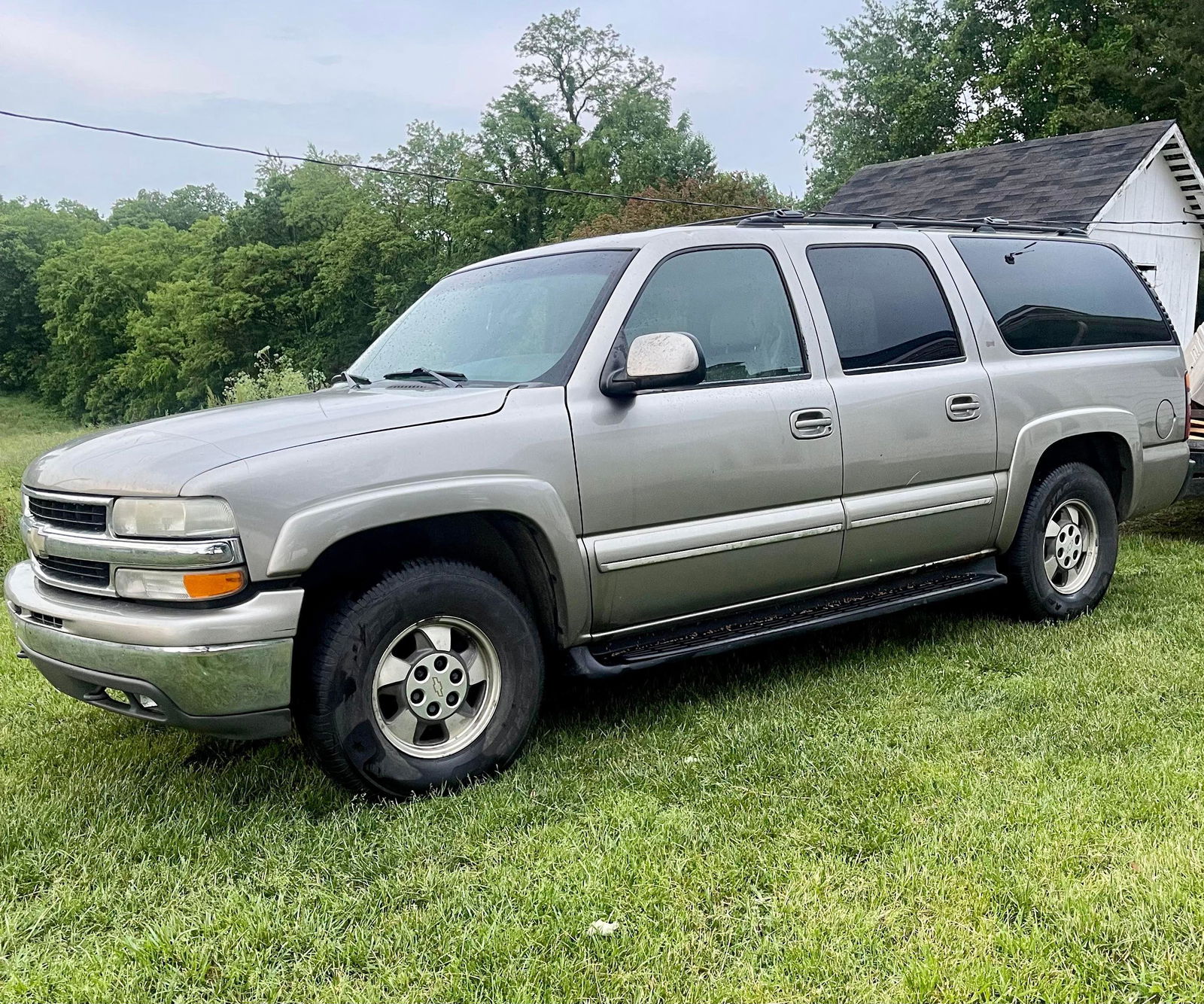 2001 Chevrolet Suburban 4x4 Runs And Drives. "Works all the way, driven daily for last 2 years (1 of 20)