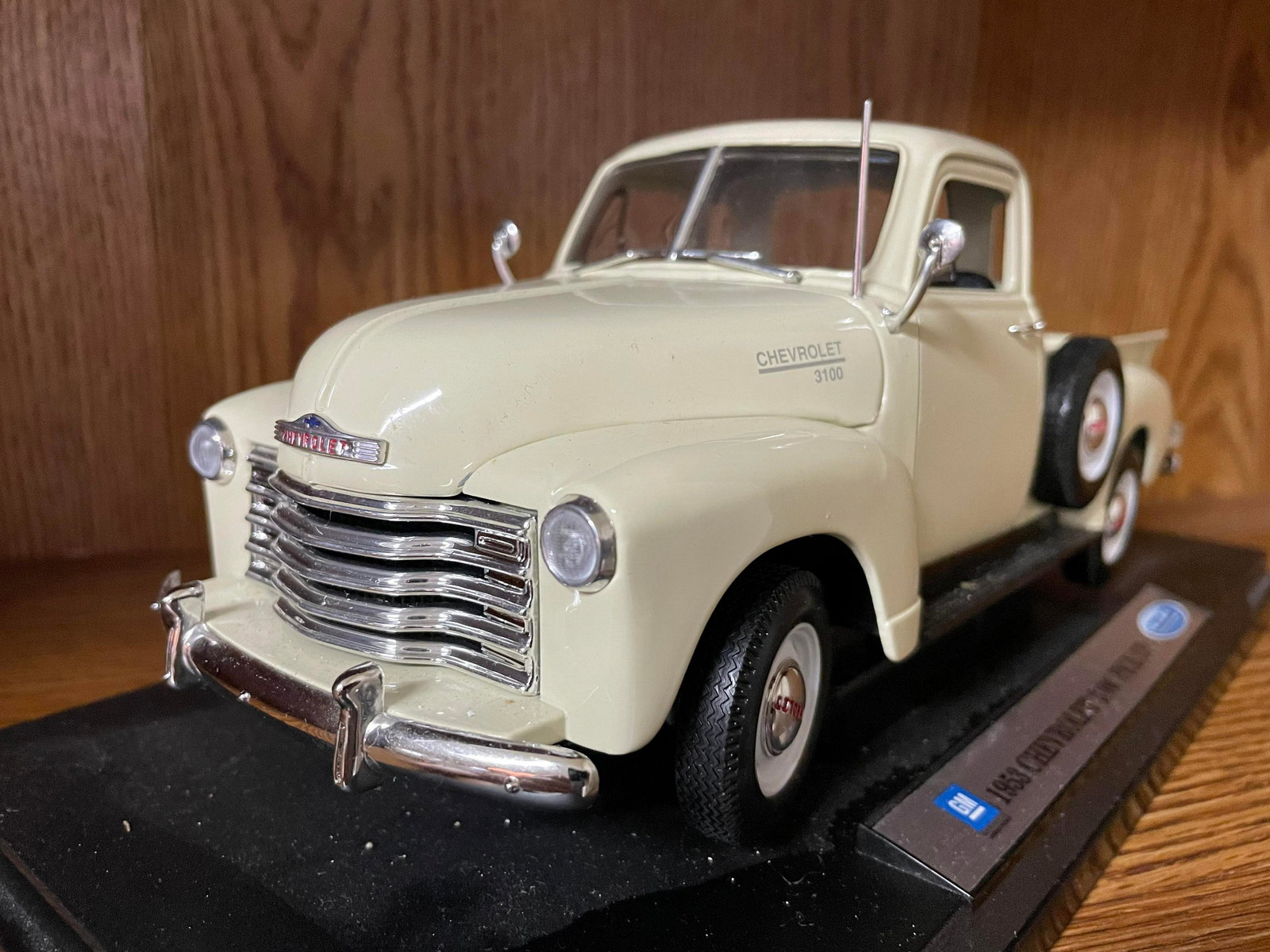 1953 Chevrolet Pick-Up Truck Die Cast (1 of 2)