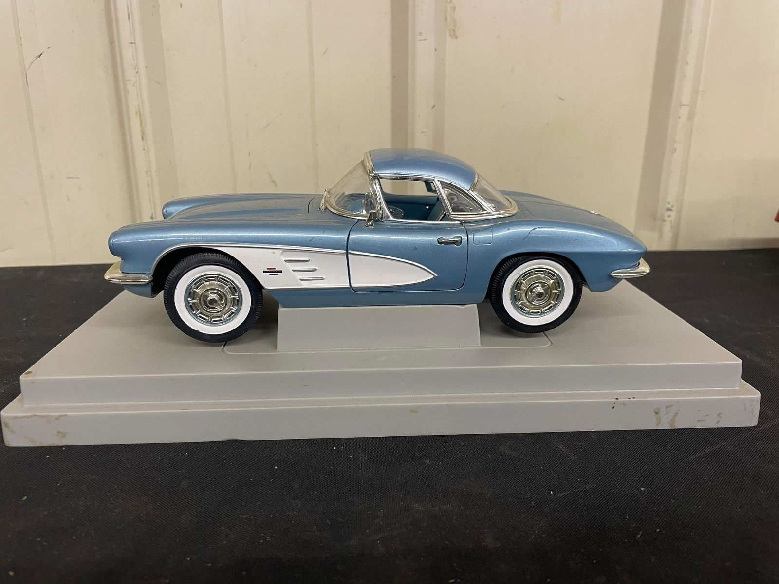 Die Cast Corvette Stingray (1 of 2)