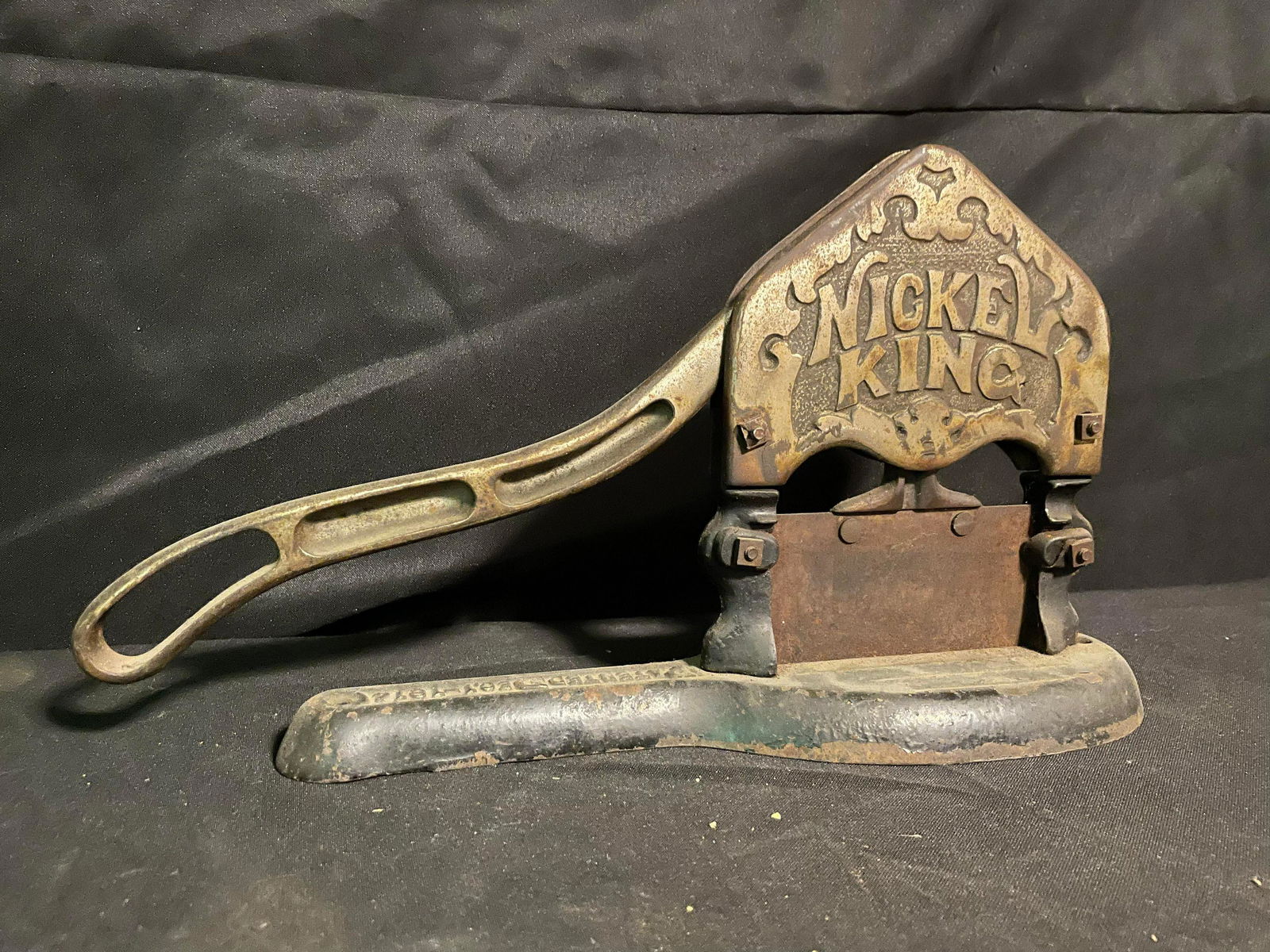 Antique "Nickel King" Cast Iron Tobacco Plug Cutter Pat. Dec. 1914 16" (1 of 2)