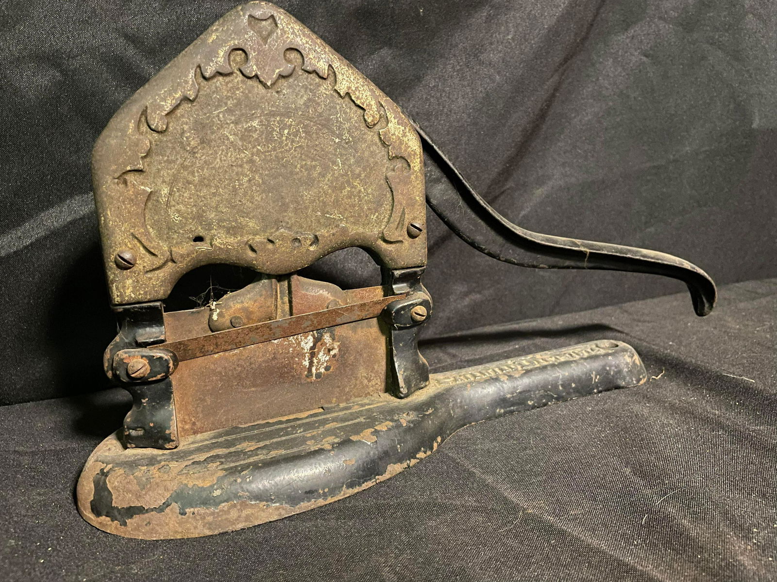 Antique Cast Iron Ca. 1920 Tobacco Plug Cutter 15" (1 of 2)