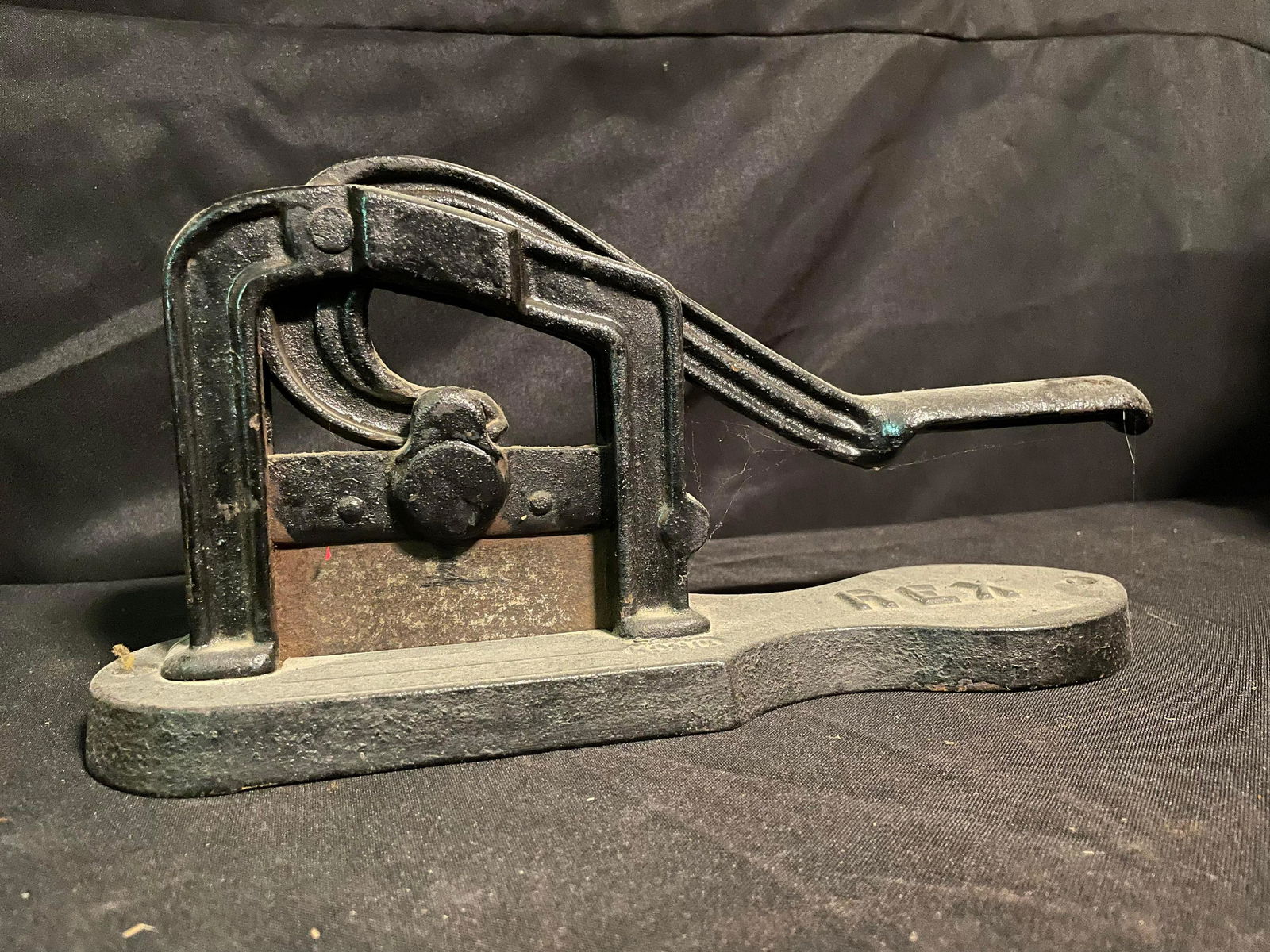 Cast Iron "Rex" Tobacco Plug Cutter 12" (1 of 2)