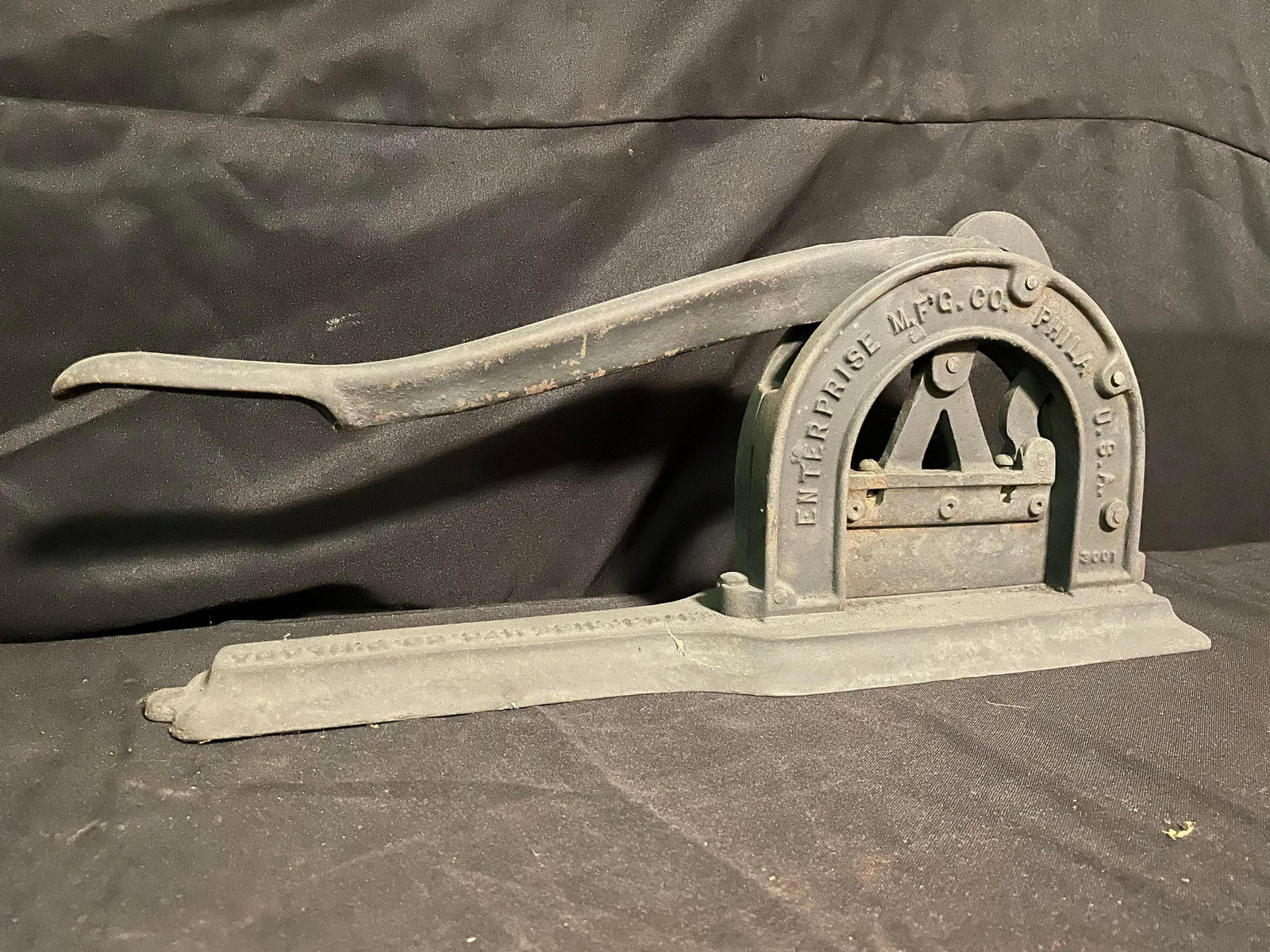 The Champion Knife Improved No. 2 Enterprise Mfg. Co. 3001 Cast Iron Tobacco Plug Cutter 19" (1 of 3)