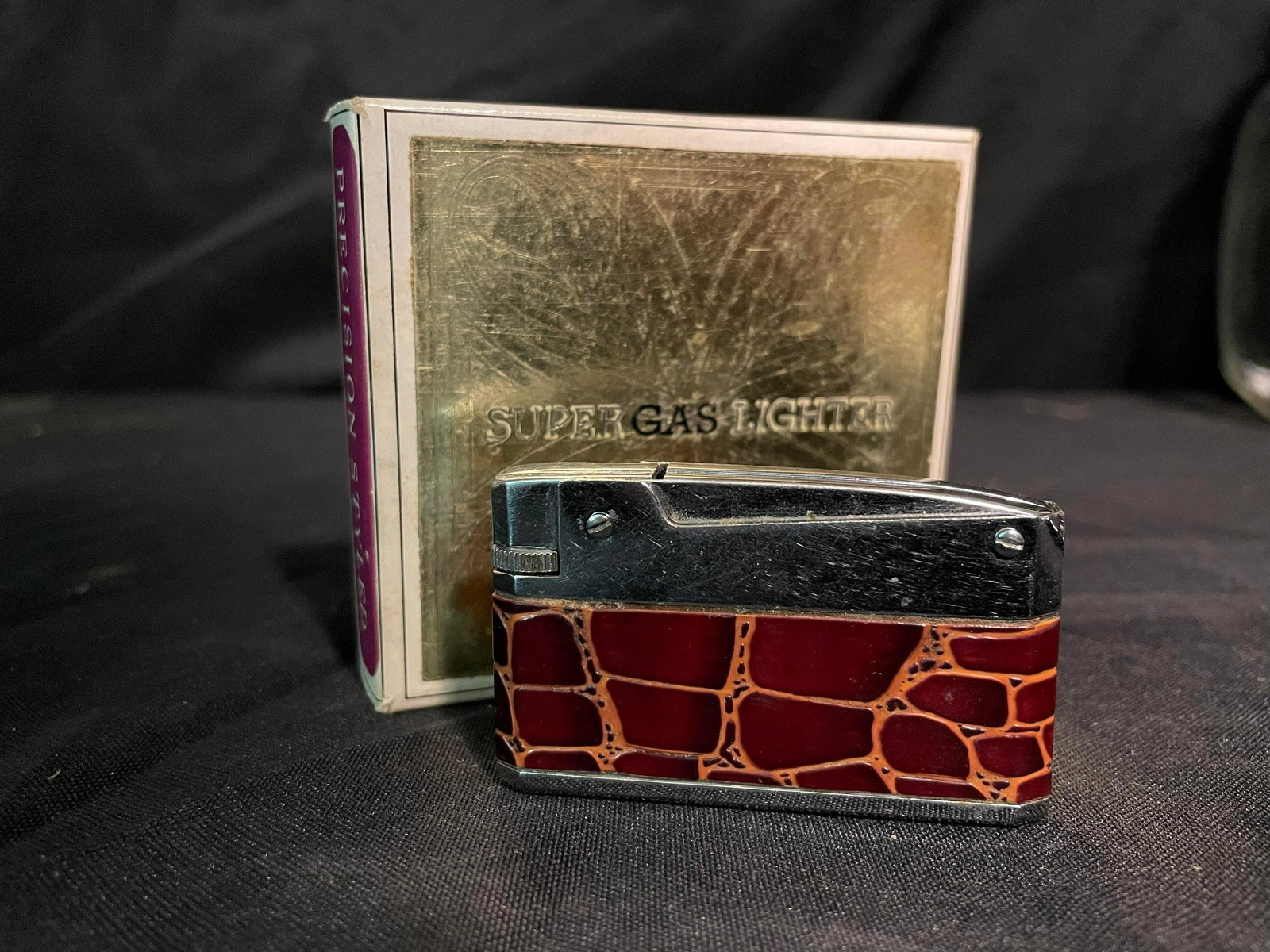 Modern 600 Super Gas Lighter With Original Box And Alligator Style Decoration 3" (1 of 3)