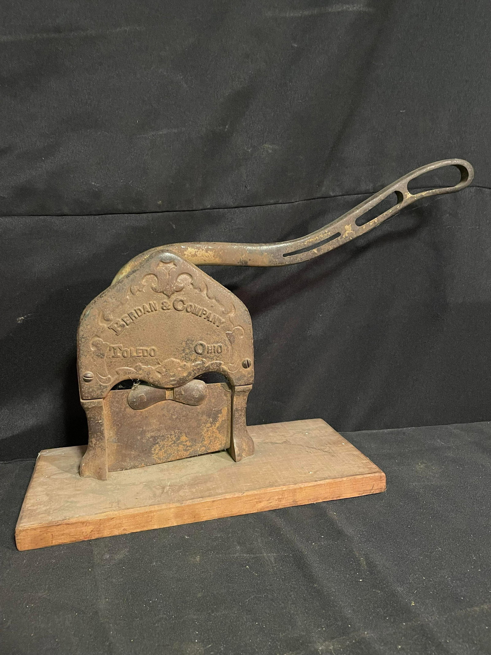 Berdan And Company. Toledo, Ohio Tobacco Cutter On Board 12": Berdan And Company. Toledo, Ohio Tobacco Cutter On Board 12"