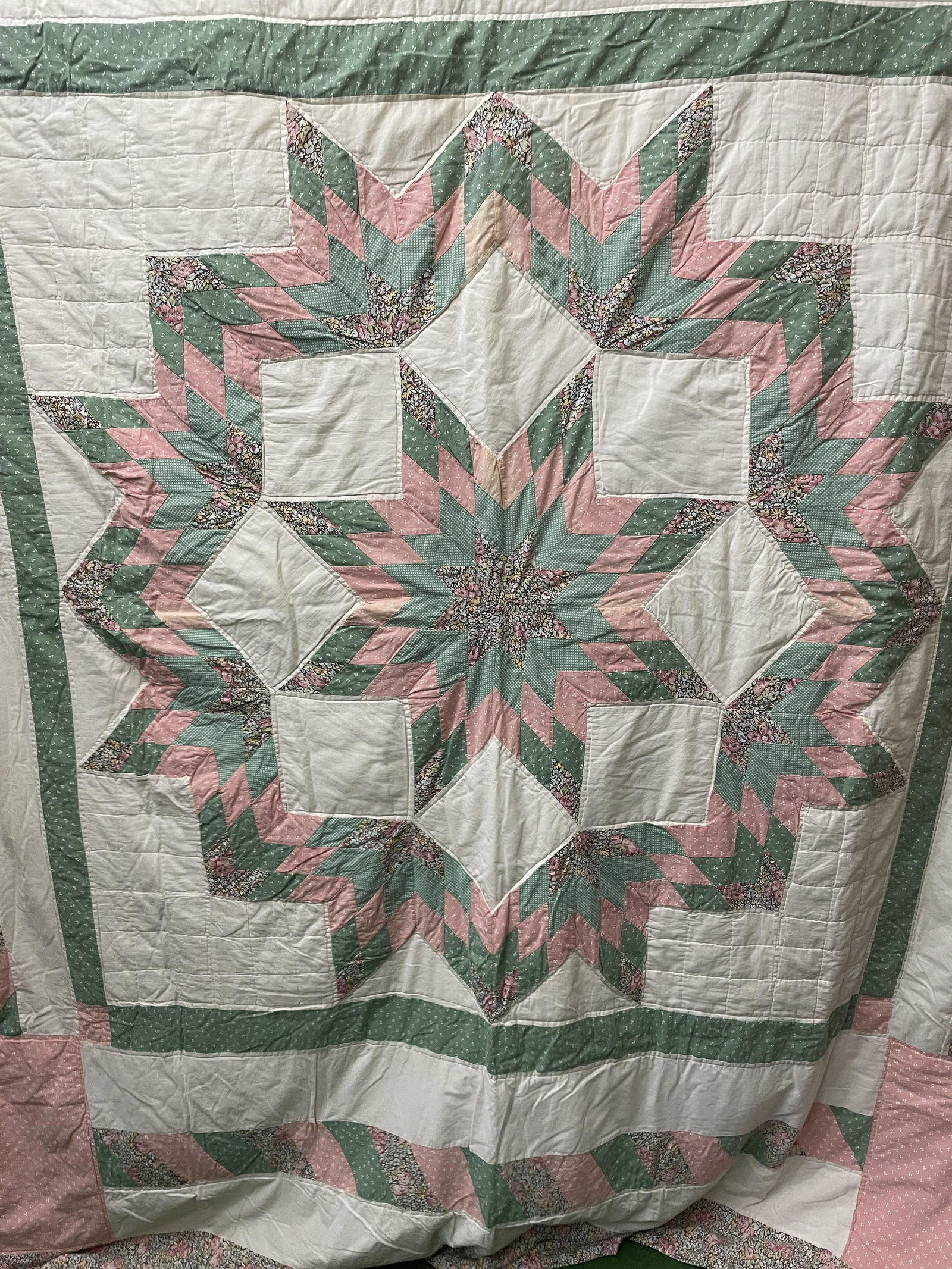 Handsewn Evening Star Pattern Quilt 83"x100" 050500522 (1 of 2)