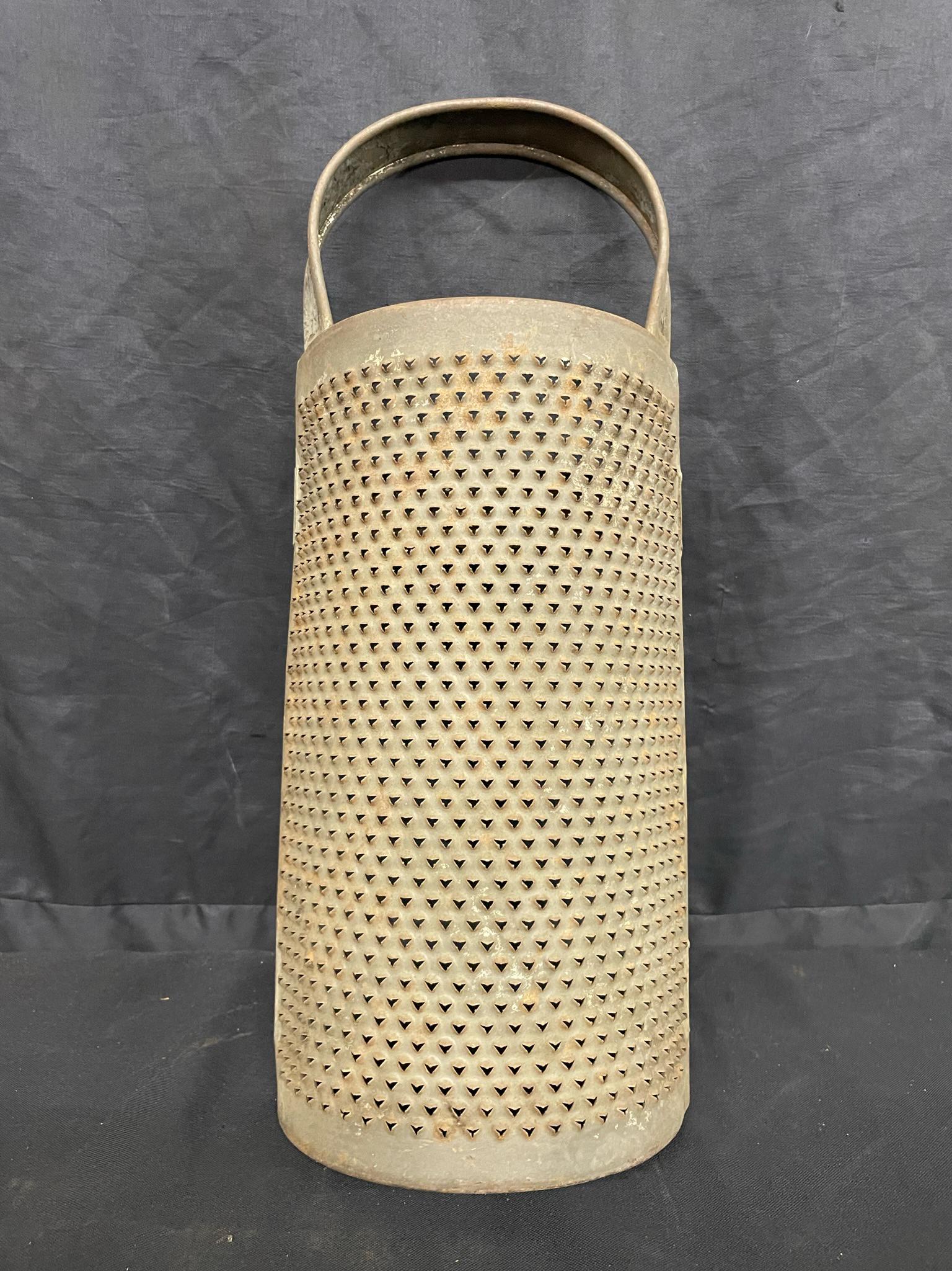 Vintage Round Grater: Vintage Round Grater