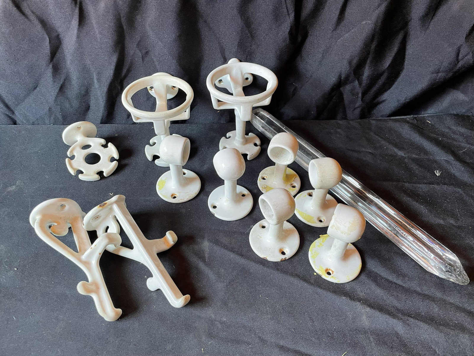 Vintage Porcelain Bathroom Fixtures: Vintage Porcelain Bathroom Fixtures