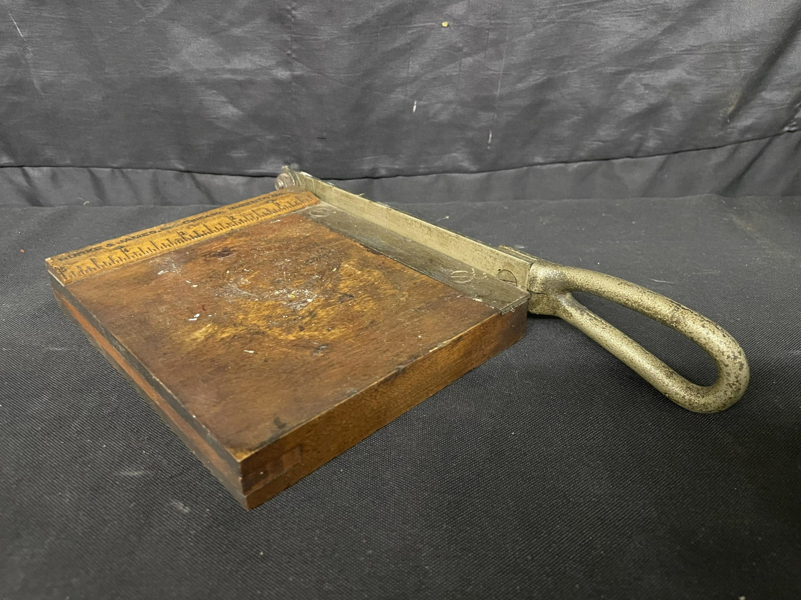 Miniature Paper Cutter: Miniature Paper Cutter