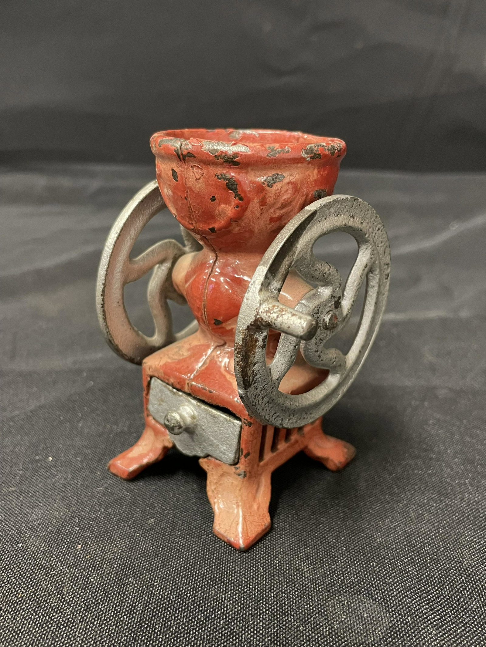 Cast Iron Miniature Coffee Grinder/Salesman's' Sample (4") (1 of 3)