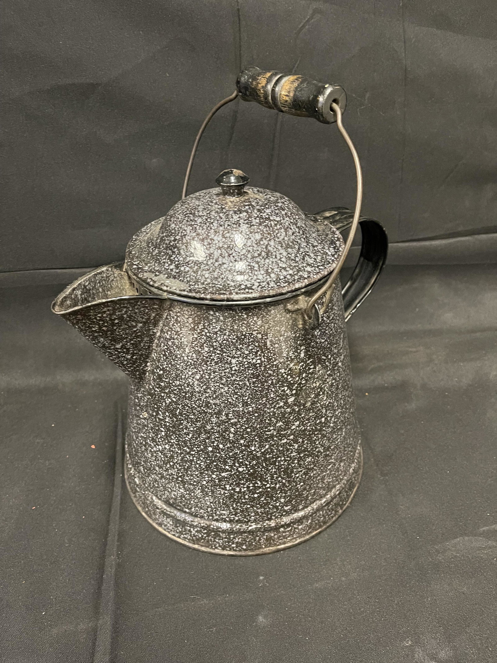 Vintage Enamelware Style Pitcher w/ Lid (11-14") (1 of 4)