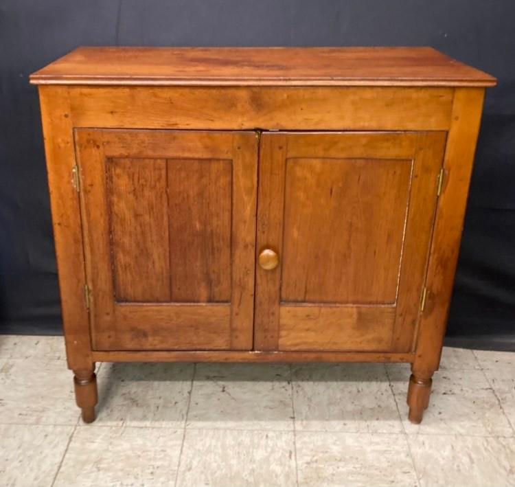 Early Cherry Press on Turned Legs 39.5x40x18.5 (1 of 4)