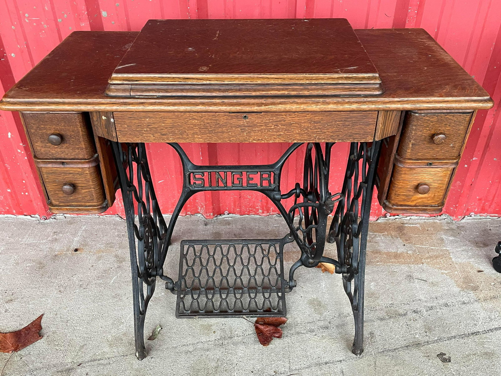 Singer Sewing Machine with excellent Litho - Beautiful: Singer Sewing Machine with excellent Litho - Beautiful