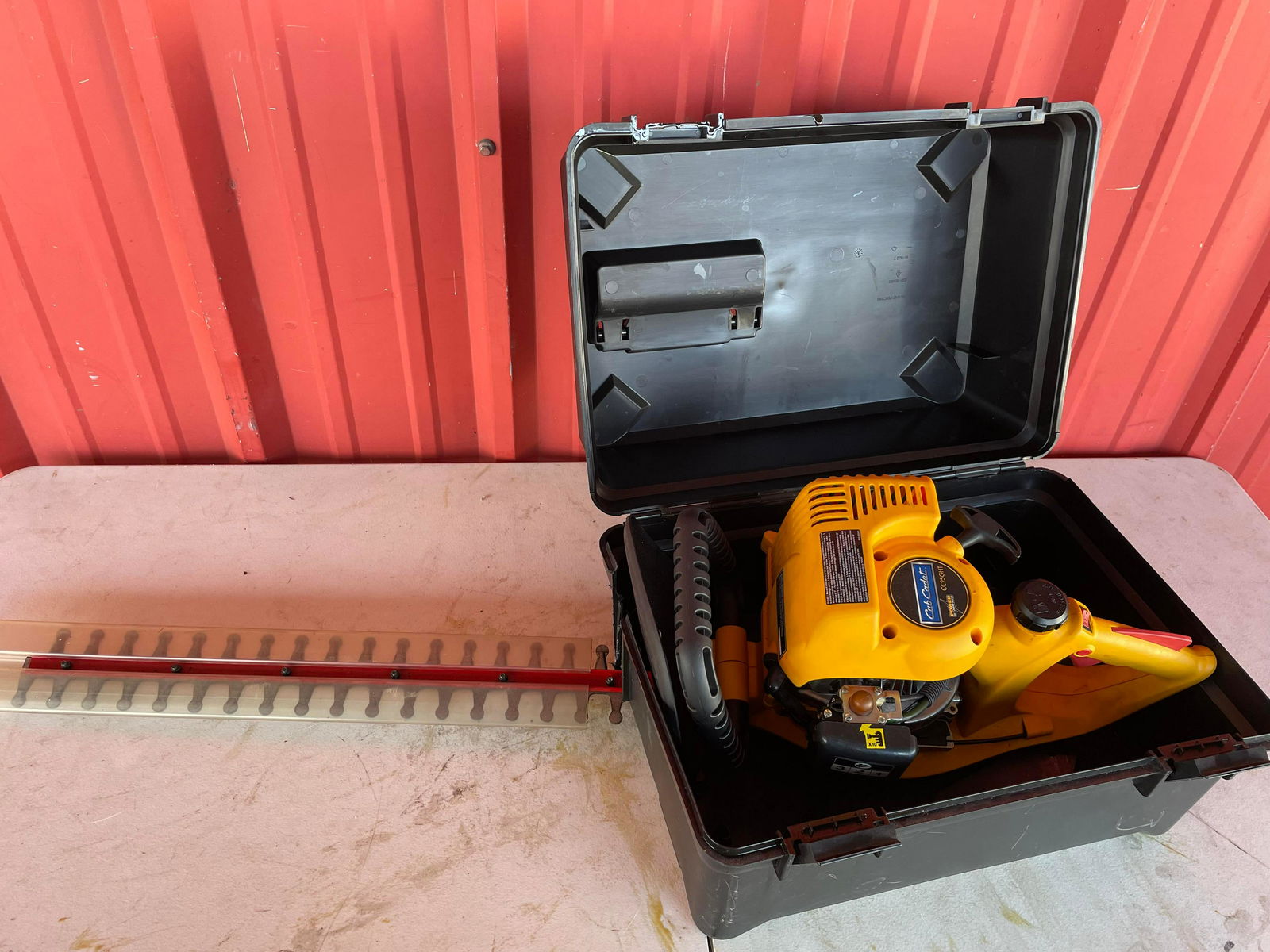 Cub Cadet Gas Hedge Trimmer (1 of 2)