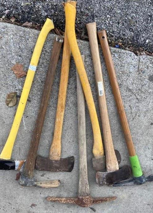 Axes / Hoes: Axes / Hoes