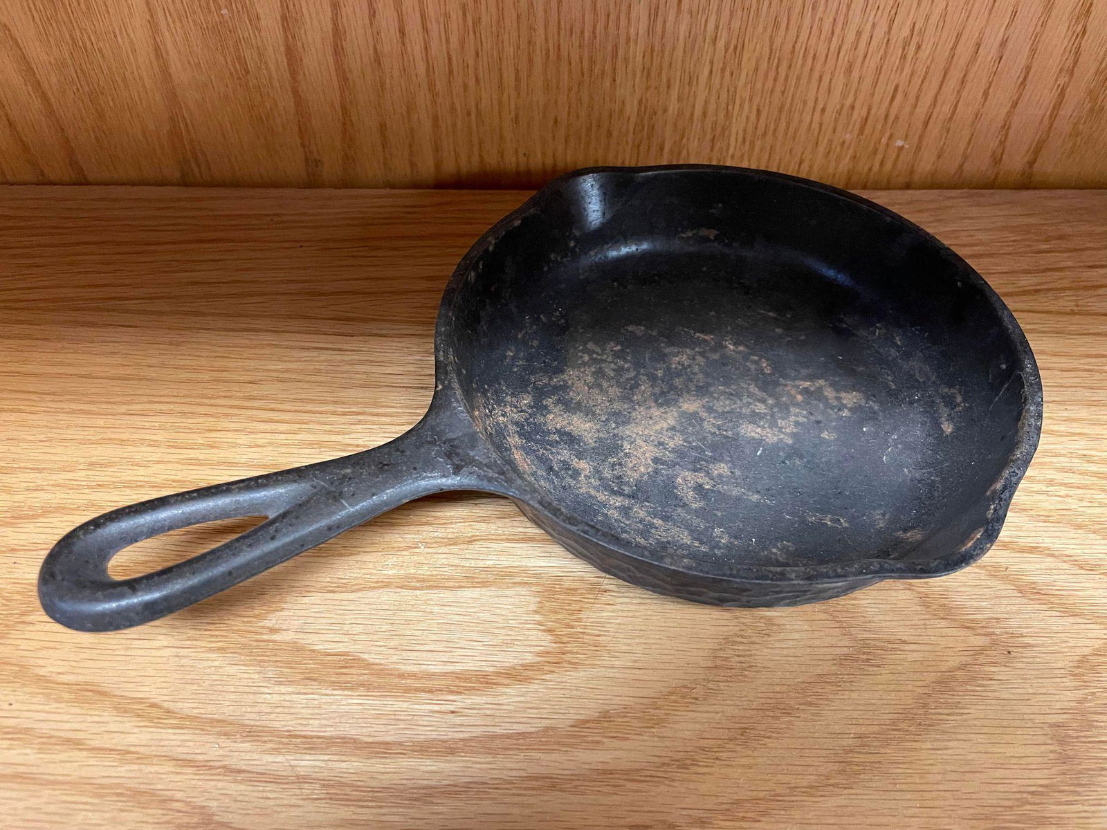 Hammered Cast Iron Skillet: Hammered Cast Iron Skillet