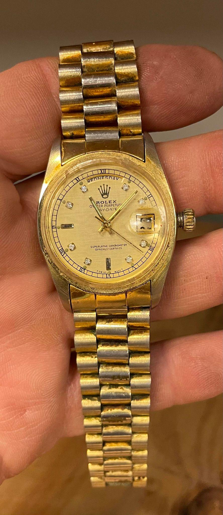 Gold and Diamond Replicated Rolex w/ Calendar Counter: Gold and Diamond Replicated Rolex w/ Calendar Counter