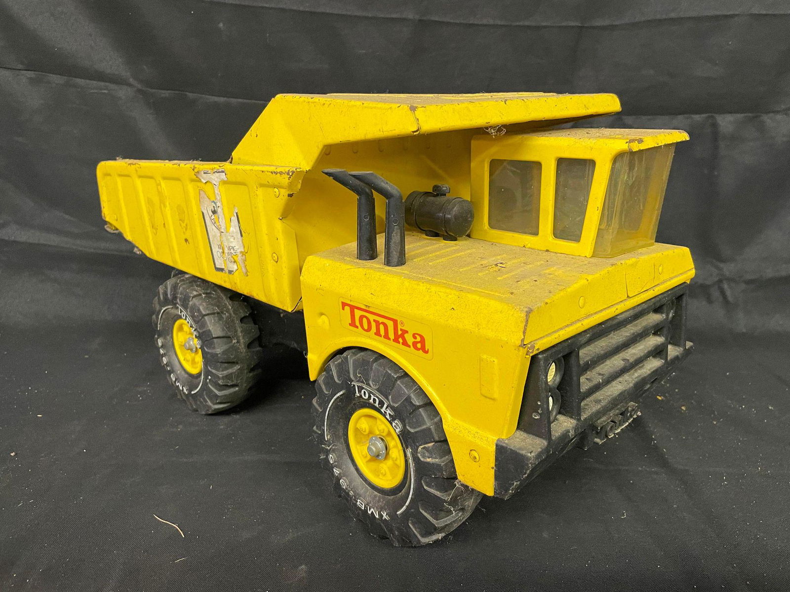 Vintage Pressed Steel Mighty Tonka Dump Truck XMB-975: Vintage Pressed Steel Mighty Tonka Dump Truck XMB-975