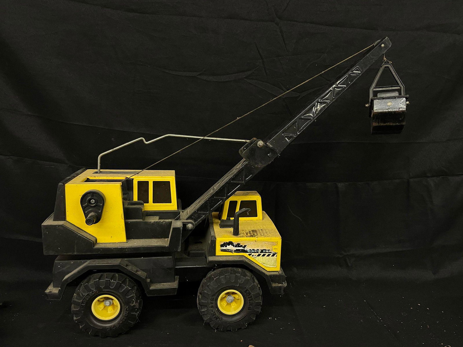 Vintage Pressed Steel Tonka Mighty Bucket Crane: Vintage Pressed Steel Tonka Mighty Bucket Crane