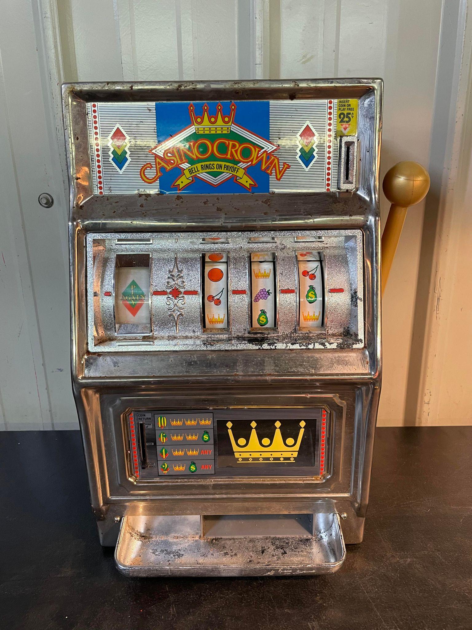 Vintage WACO Casino Crown Novelty 25cent Slot Machine (1 of 3)