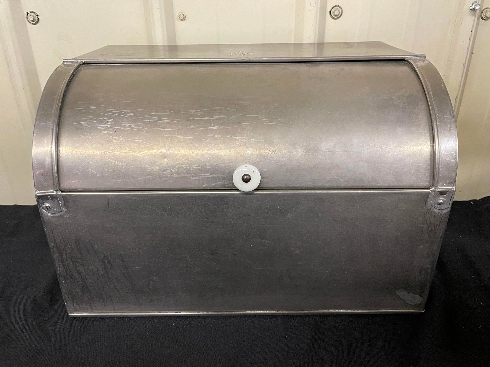 Vintage Metal Bread Box (1 of 2)