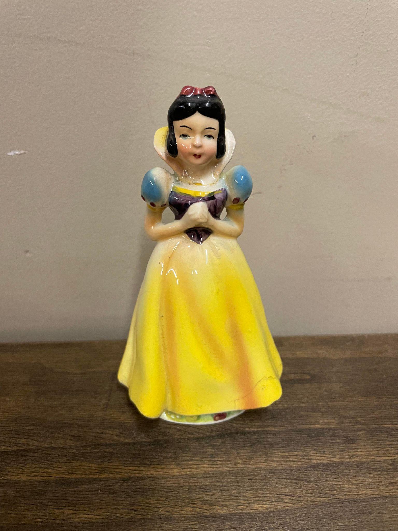 Vintage Walt Disney Snow White Figurine: Vintage Walt Disney Snow White Figurine