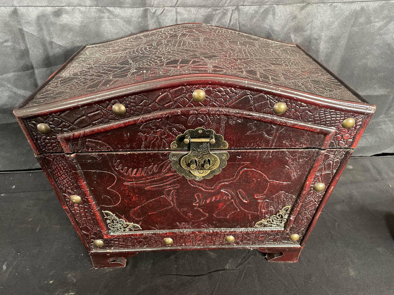 Faux Alligator Skin Trinket Box (1 of 2)