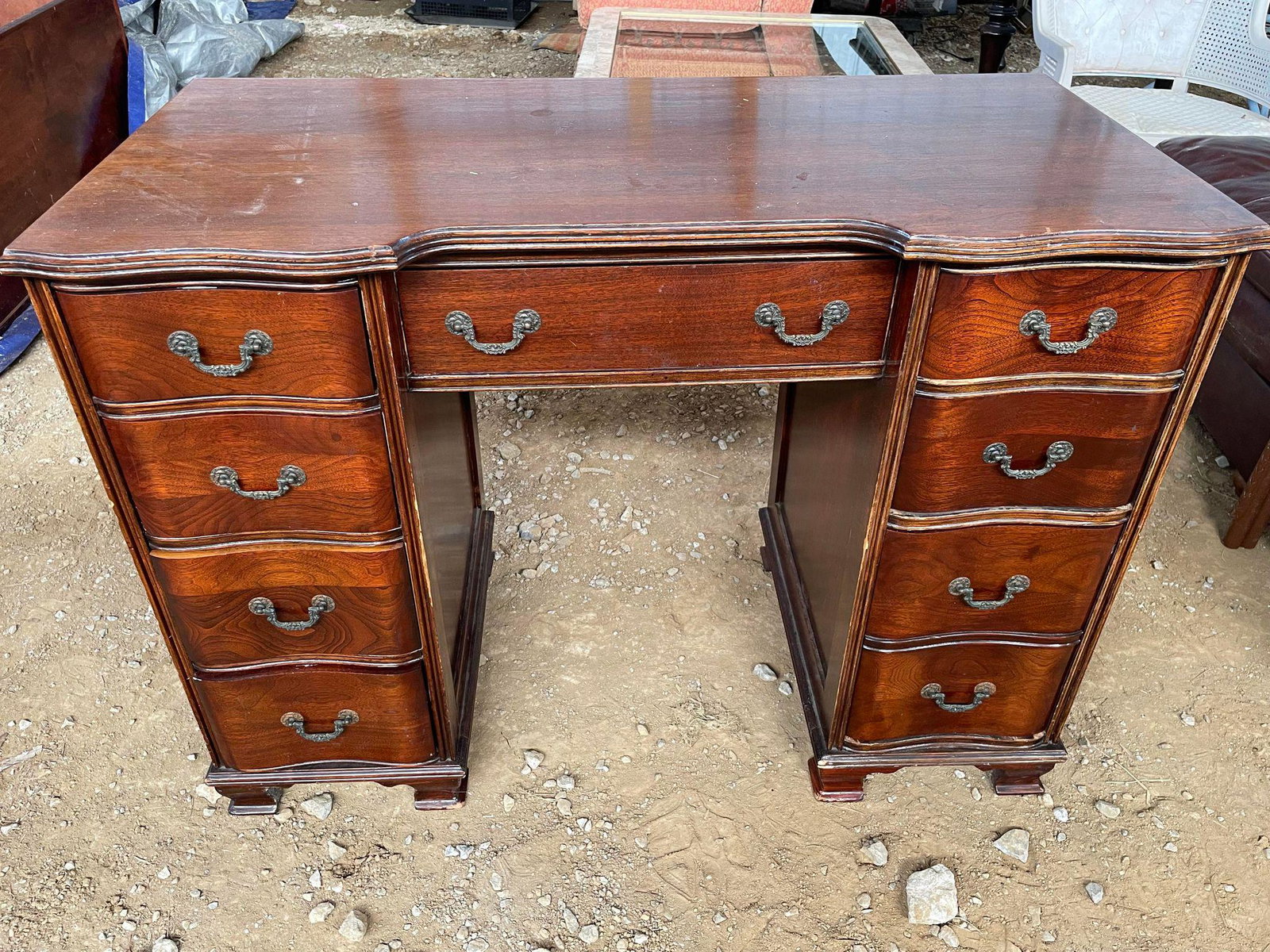 Vintage Knee Hole Desk with Serpentine Style Front: Vintage Knee Hole Desk with Serpentine Style Front