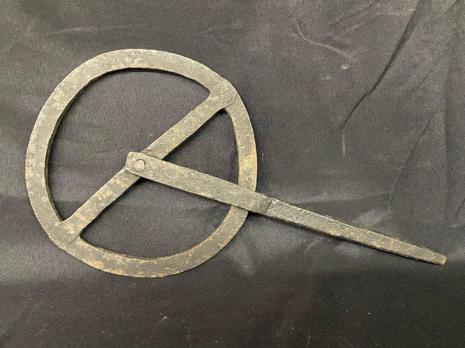 Antique Iron Surveyorâ€™s Wheel: Antique Iron Surveyorâ€™s Wheel