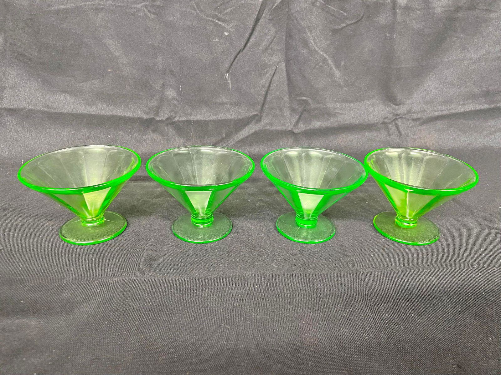 Vintage Uranium Dessert Cups: Vintage Uranium Dessert Cups