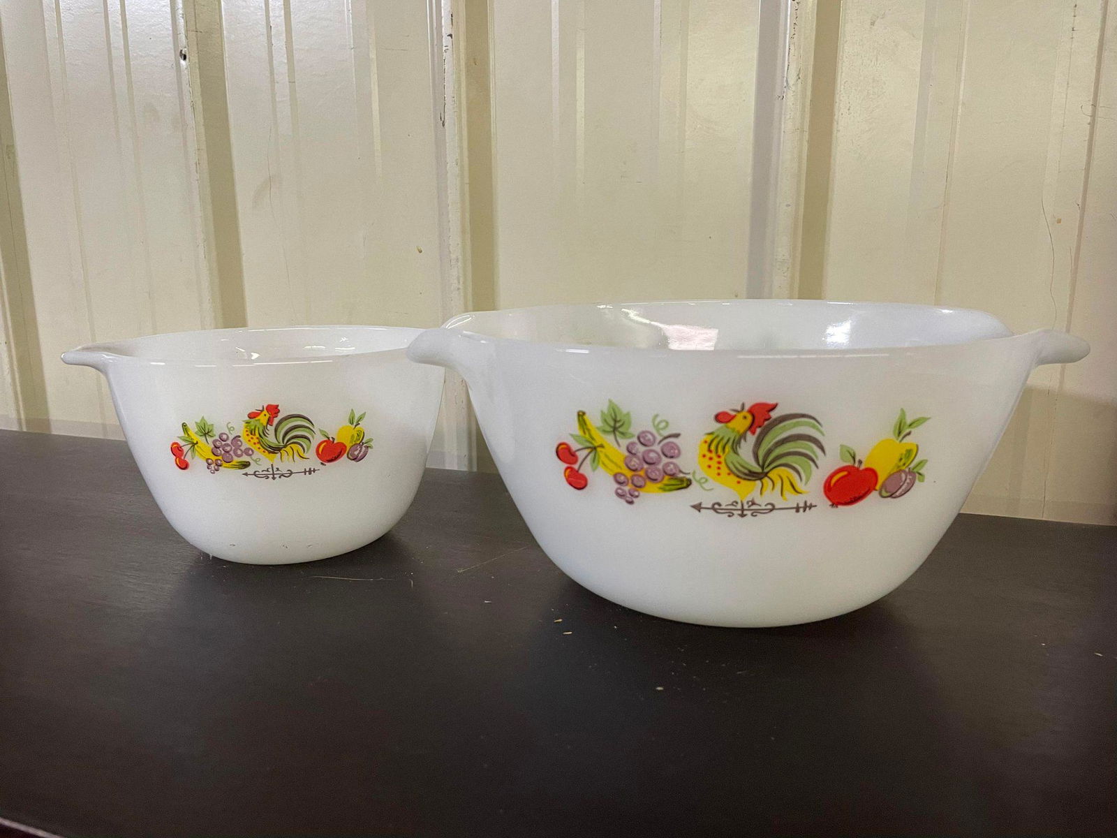 Pair of Pyrex Bowls: Pair of Pyrex Bowls