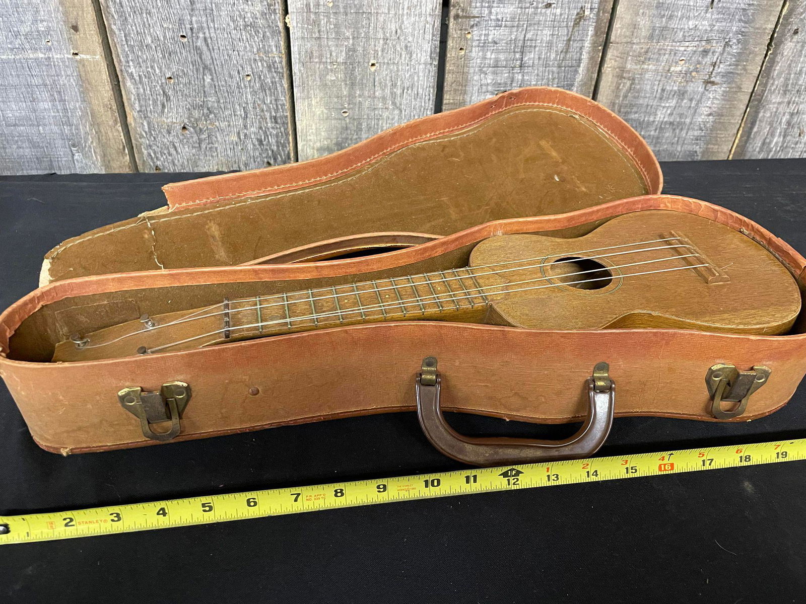 Vintage Wooden Ukulele (1 of 2)