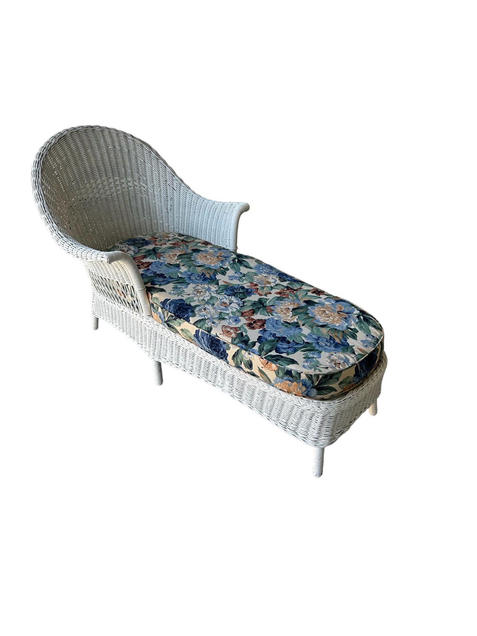 Wicker Chaise Lounge 32"W x 36"T x 63L: Wicker Chaise Lounge 32"W x 36"T x 63L