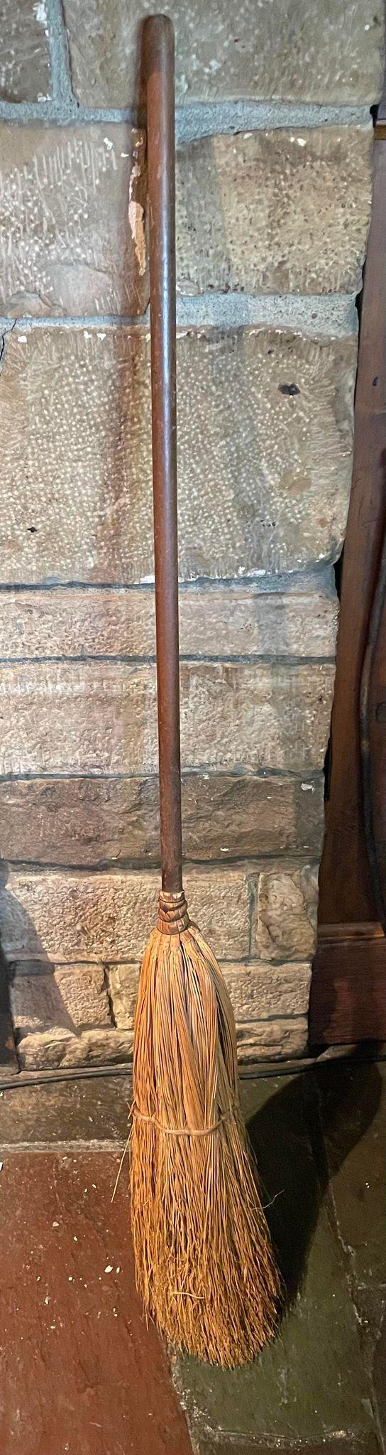 Straw Broom (1 of 1)