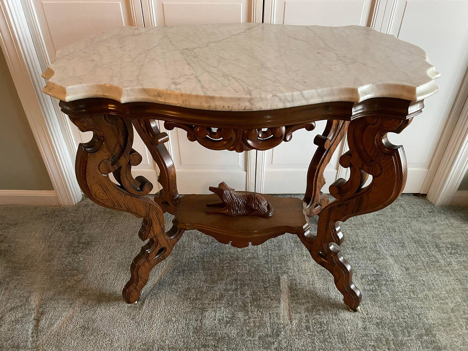 Marble Turtle Top Dog Table: Marble Turtle Top Dog Table