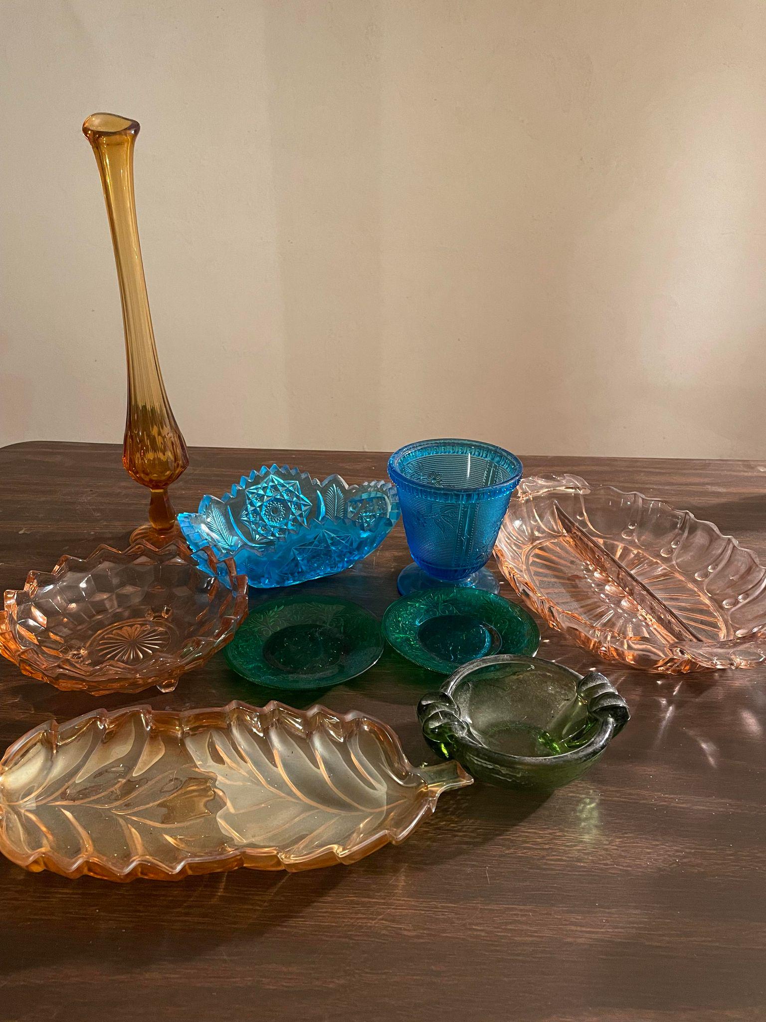 Assortment of Colored Fenton Style Glass: Assortment of Colored Fenton Style Glass